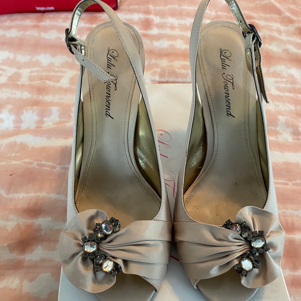 Sling back evening shoe